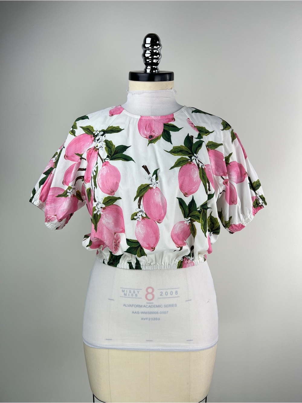 💚 3712. Pink Lemon Print Cropped Blouse